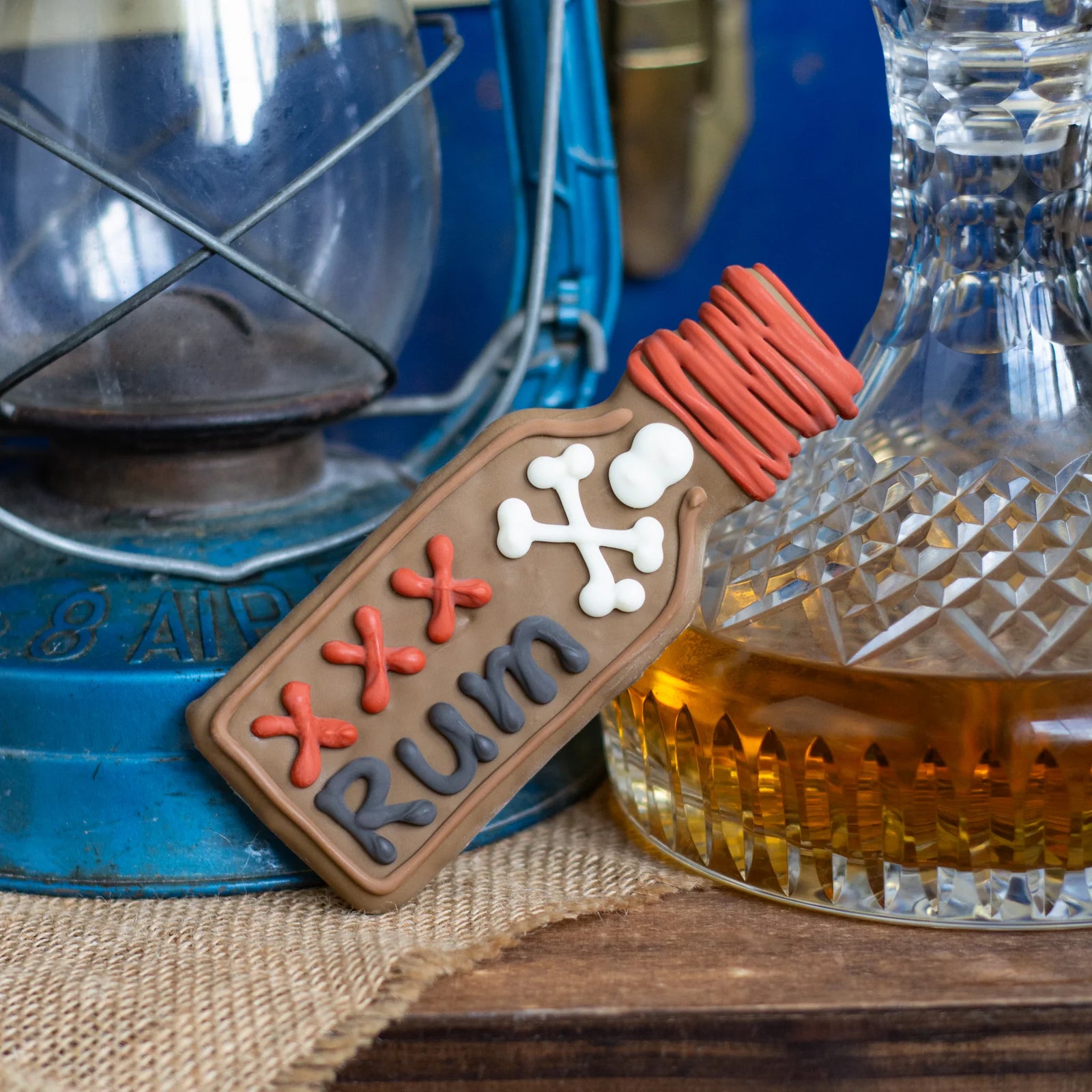 Bosco and Roxy's biscuit Biscuit - Bouteille naturelle Snarl & Swig Bottle of Rum | Pirate d’été Biscuit - Bouteille naturelle Snarl & Swig Bottle of Rum | Pirate d’été
