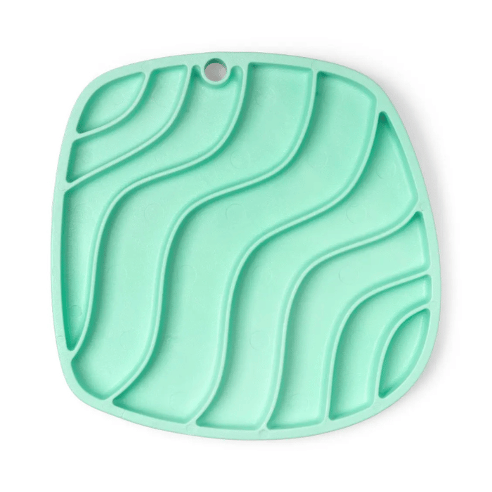 West Paw Bleu pâle Waves Feast Mat : Le Tapis d’Enrichissement Ultime pour un Festin - Édition limitée Waves Feast Mat : Le Tapis d’Enrichissement Ultime pour un Festin - Édition limitée