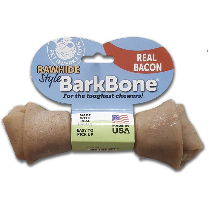 Pet Qwerks Os au look de cuir Rawhide Pet Qwerks BarkBone infusé de Bacon